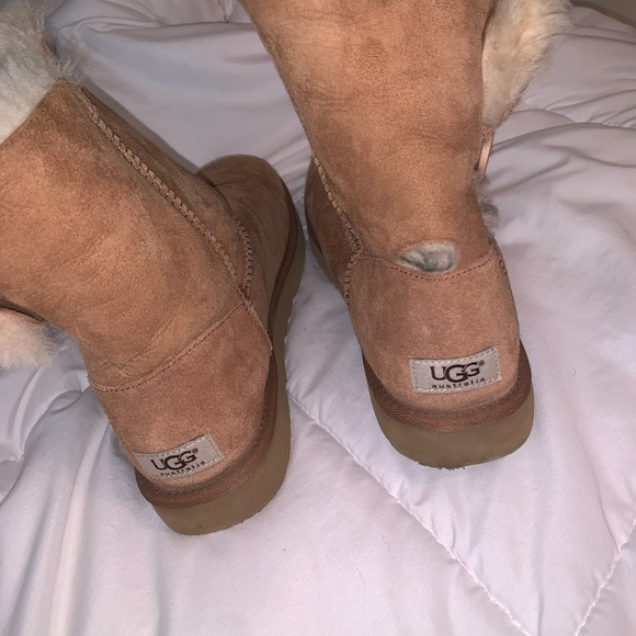 UGG Women’s Button Bailey II - Size 9. - Picture 5 of 5